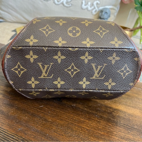 Louis Vuitton Monogram Ellipse PM Vintage Hand Bag - Picture 12 of 17